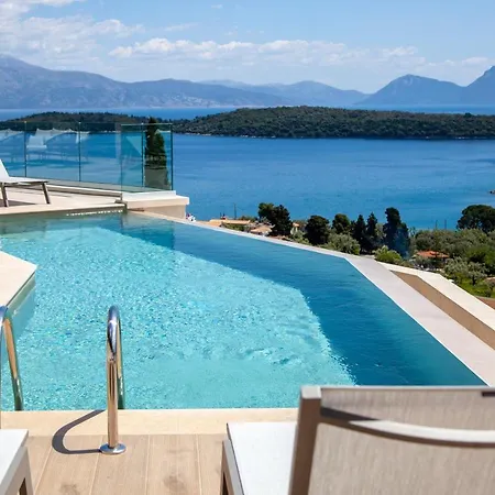 Phaena With Infinity Pool *